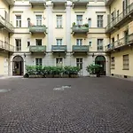 Moleloca - Sotto il portico