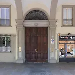 Moleloca - Sotto il portico